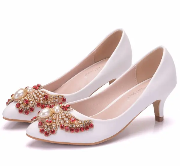 Style Chinois Blanche Chaussure De Mariée 2018 Perlage Papillon Faux Diamant Cristal Perle 5 cm Talons Aiguilles À Bout Pointu Mariage Escarpins