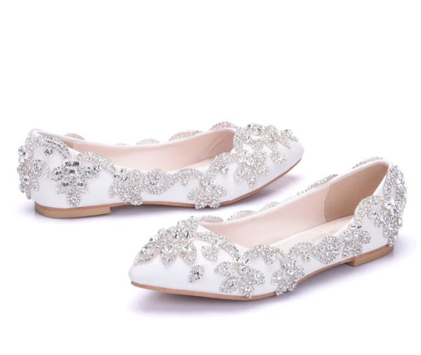 Błyszczące Białe Rhinestone Szpiczaste Płaskie Buty Ślubne 2018