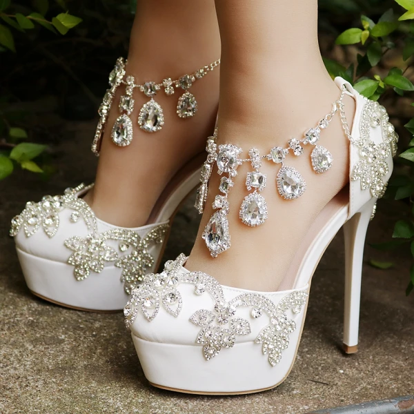 Glittrande Vita Brudskor 2018 Kristall Rhinestone 14 cm Stilettklackar Pande Zote Toe Bröllop Högklackade