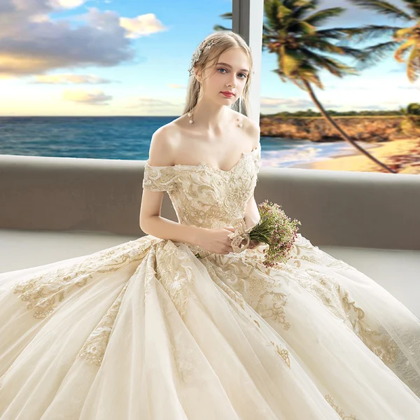 Luxe Champagne Robe De Mariée 2018 Princesse Appliques En Dentelle Perle De l'épaule Dos Nu Manches Courtes Royal Train