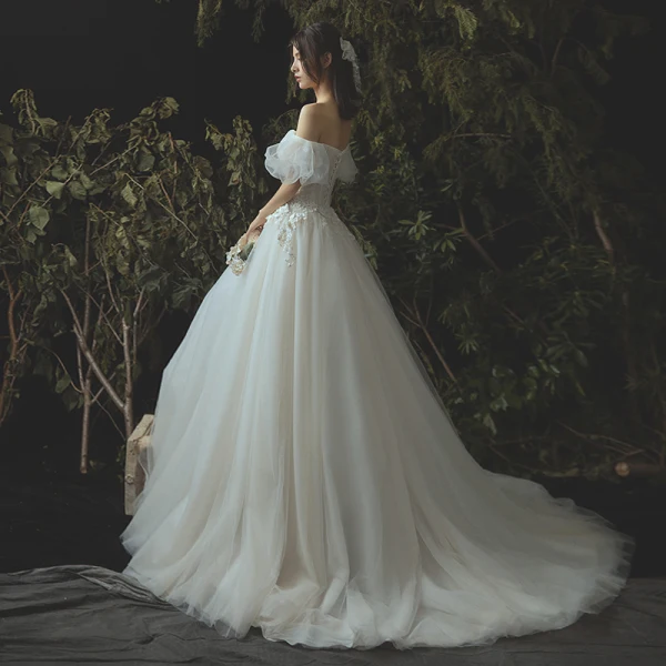 Eleganta Elfenben Korsett Bröllopsklänningar 2019 Prinsessa Spets Appliqués Beading Kristall Av Axeln Halterneck Ärmlös Chapel Train