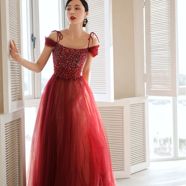 Charmant Bordeaux Robe De Soirée 2021 Princesse Bretelles Spaghetti Perlage Paillettes Sans Manches Dos Nu Longue Soirée Robe De Ceremonie