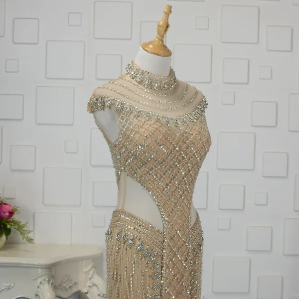 Luxe Champagne Fait main Perlage Robe De Soirée 2019 Trompette / Sirène Cristal Paillettes Col Haut Sans Manches Train De Balayage Robe De Ceremonie