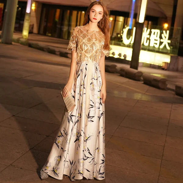 Elegante Gold Abendkleider 2019 A Linie Rundhalsausschnitt Perlenstickerei Pailletten Quaste Kurze Ärmel Gespaltete Front Drucken Lange Festliche Kleider
