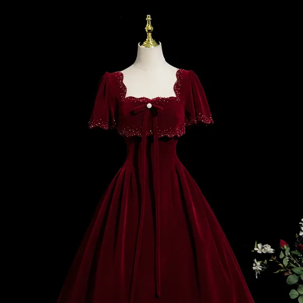 Chic / Beautiful Burgundy Beading Velvet Prom Dresses 2025 Ball Gown Square Neckline Short Sleeve Backless Floor-Length / Long Formal Dresses