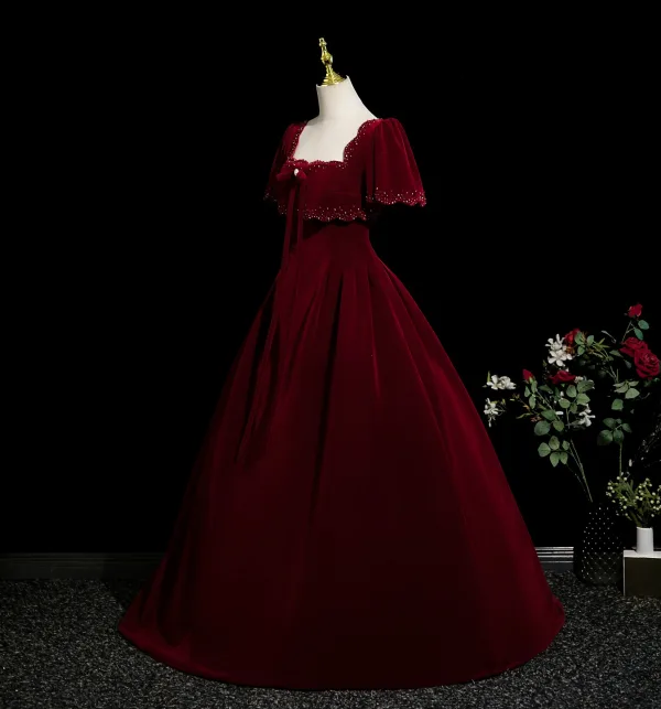 Chic / Beautiful Burgundy Beading Velvet Prom Dresses 2025 Ball Gown Square Neckline Short Sleeve Backless Floor-Length / Long Formal Dresses