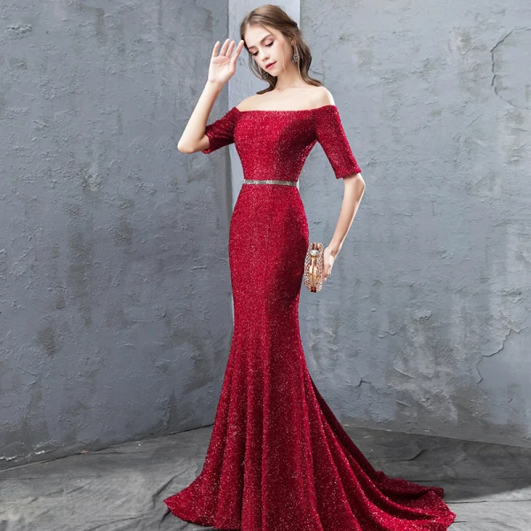 Scintillantes Bordeaux Robe De Soirée 2019 Trompette / Sirène De l'épaule Dentelle Paillettes Manches Courtes Dos Nu Ceinture Tribunal Train Robe De Ceremonie