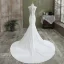 Élégant Ivoire Trompette / Sirène Satin Robe De Mariée 2021 Encolure Dégagée Sans Manches Perlage En Dentelle Fleur Chapel Train Mariage