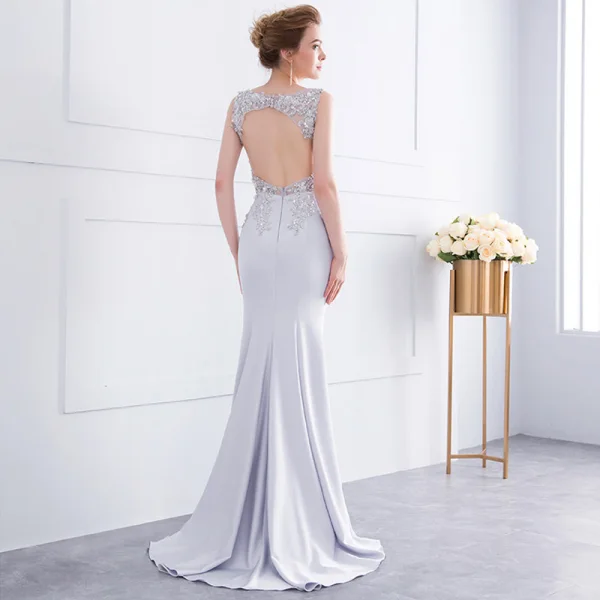 Chic / Belle Gris Fait main Perlage Robe De Soirée 2018 Trompette / Sirène Dentelle Fleur Paillettes V-Cou Dos Nu Sans Manches Train De Balayage Robe De Ceremonie
