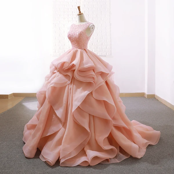 Élégant Perle Rose Robe De Bal 2019 Robe Boule Encolure Dégagée Perlage Sans Manches Dos Nu Volants en Cascade Tribunal Train Robe De Ceremonie