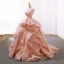 Élégant Perle Rose Robe De Bal 2019 Robe Boule Encolure Dégagée Perlage Sans Manches Dos Nu Volants en Cascade Tribunal Train Robe De Ceremonie