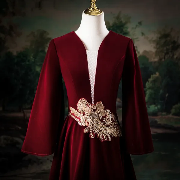 Elegant Burgundy Beading Sequins Lace Flower Velvet Prom Dresses 2025 A-Line / Princess V-Neck Long Sleeve Backless Floor-Length / Long Prom Formal Dresses