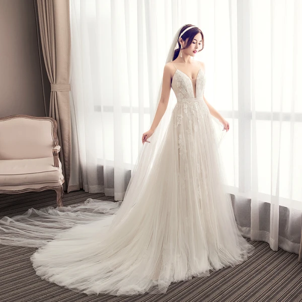 Élégant Champagne Plissée Robe De Mariée 2019 Princesse Bretelles Spaghetti En Dentelle Fleur Sans Manches Dos Nu Tribunal Train