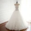 Elegant Hvit Puffy Brudekjoler 2018 Ballkjole Blonder Appliques Kjæreste Ryggløse Uten Ermer Cathedral Train Bryllup
