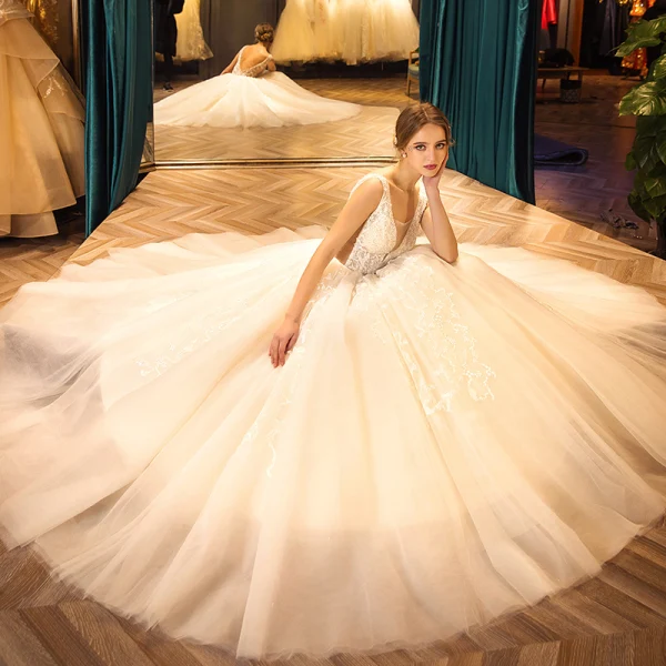 Elegant Champagne Wedding Dresses 2019 Ball Gown Scoop Neck Beading Sequins Lace Flower Sleeveless Backless Floor-Length / Long