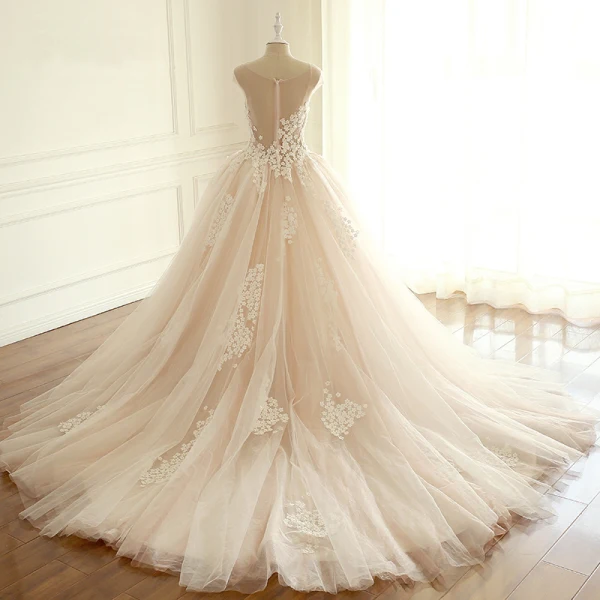 Élégant Champagne Gonflée Robe De Mariée 2018 Robe Boule Appliques V-Cou Sans Manches Cathedral Train Mariage