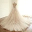 Élégant Champagne Gonflée Robe De Mariée 2018 Robe Boule Appliques V-Cou Sans Manches Cathedral Train Mariage