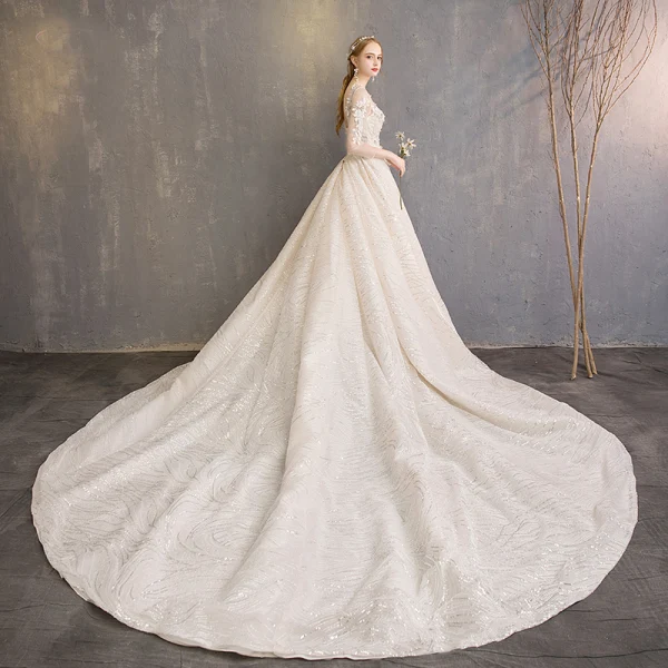 Elegante Champagne Trouwjurken 2019 A lijn Ronde Hals Appliques Kant Bloem Pailletten 3/4 Mouwen Ruglooze Royal Train