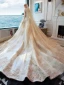 Luxe Champagne Robe De Mariée 2019 Robe Boule Encolure Dégagée En Dentelle Fleur Paillettes 3/4 Manches Royal Train