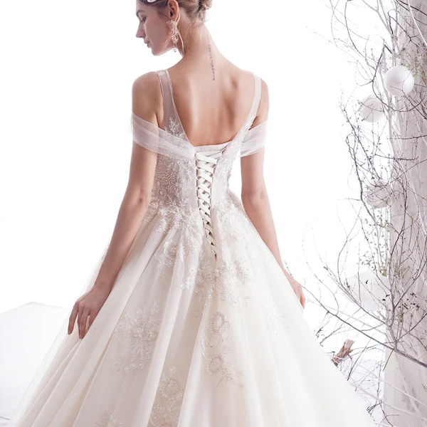 Élégant Champagne Robe De Mariée 2019 Princesse Encolure Dégagée Perlage En Dentelle Fleur Sans Manches Dos Nu Cathedral Train