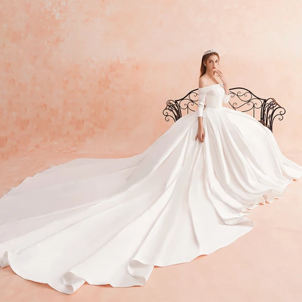 Simple Ivoire Hiver Robe De Mariée 2019 Princesse De l'épaule 3/4 Manches Dos Nu Royal Train