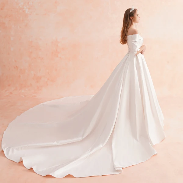 Modest / Simple Ivory Winter Wedding Dresses 2019 A-Line / Princess Off-The-Shoulder 1/2 Sleeves Backless Royal Train
