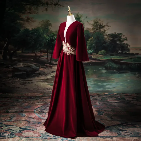 Elegant Burgundy Beading Sequins Lace Flower Velvet Prom Dresses 2025 A-Line / Princess V-Neck Long Sleeve Backless Floor-Length / Long Prom Formal Dresses