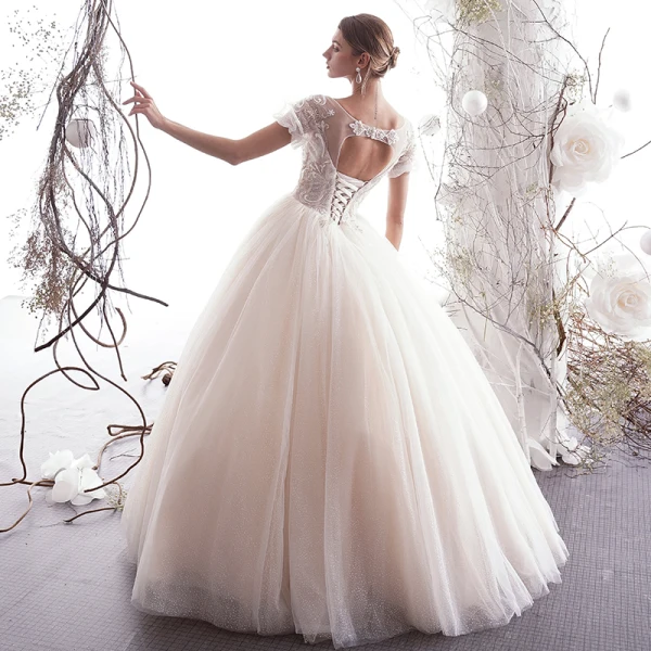 Élégant Champagne Robe De Mariée 2019 Princesse Encolure Dégagée Perlage En Dentelle Fleur Perle Paillettes Manches Courtes Dos Nu Longue