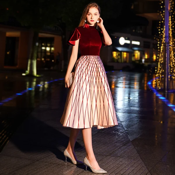 Chic / Beautiful Burgundy Striped Homecoming Graduation Dresses 2019 A-Line / Princess High Neck Suede Short Sleeve Tea-length Formal Dresses