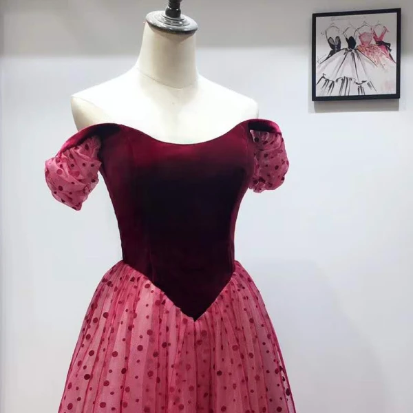 Chic / Beautiful Burgundy Evening Dresses 2019 A-Line / Princess Suede Off-The-Shoulder Spotted Tulle Short Sleeve Backless Floor-Length / Long Formal Dresses