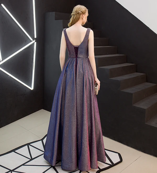 Charmant Silber Abendkleider 2019 A Linie Ärmellos Glanz Polyester Perle Strass Stoffgürtel V-Ausschnitt Rückenfreies Lange Festliche Kleider