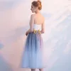 Chic / Beautiful Gradient-Color Homecoming Graduation Dresses 2018 A-Line / Princess Appliques Halter Backless Sleeveless Knee-Length Formal Dresses