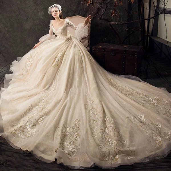 Audrey Hepburn Style Champagne Wedding Dresses 2019 Ball Gown V-Neck Lace Flower Bell sleeves Backless Royal Train