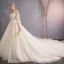 Style Audrey Hepburn Champagne Robe De Mariée 2019 Princesse De l'épaule Perlage Paillettes Perle En Dentelle Fleur 3/4 Manches Dos Nu Royal Train