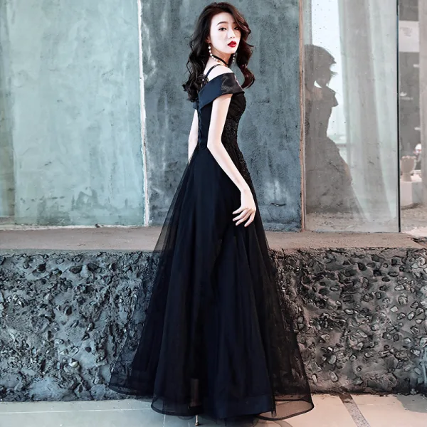 Charmant Noire Robe De Soirée 2019 Princesse Bretelles Spaghetti Perlage Cristal En Dentelle Fleur Manches Courtes Dos Nu Longue Robe De Ceremonie