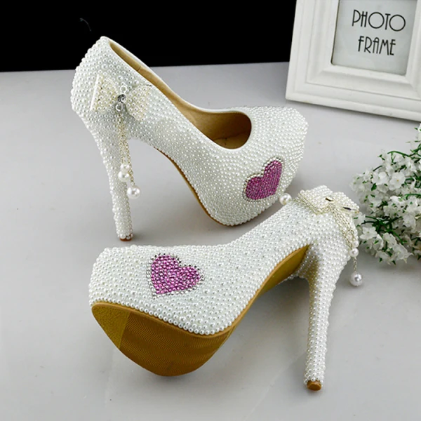 Lovely White Wedding Shoes 2019 Pearl Bow Tassel Rhinestone 14 cm Stiletto Heels Round Toe Wedding Pumps