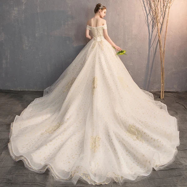 Charmant Champagne Robe De Mariée 2019 Princesse De l'épaule Étoile En Dentelle Fleur Perle Paillettes Manches Courtes Dos Nu Royal Train