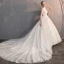 Élégant Ivoire Robe De Mariée 2019 Robe Boule Encolure Dégagée Perlage Cristal En Dentelle Fleur Manches Courtes Dos Nu Cathedral Train