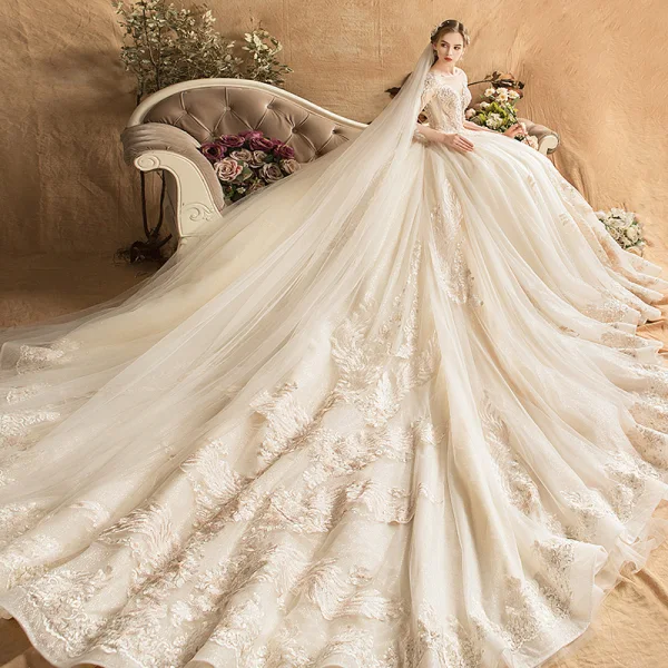 Luxe Champagne Robe De Mariée 2019 Robe Boule Encolure Dégagée Perlage Cristal Gland Paillettes En Dentelle Fleur 3/4 Manches Dos Nu Royal Train
