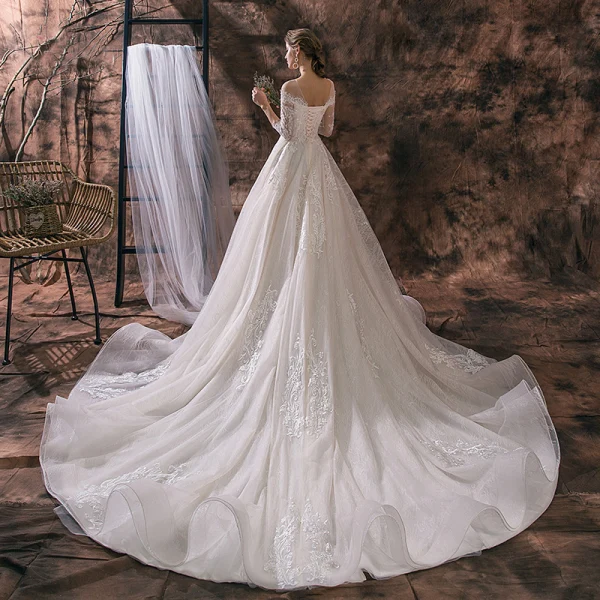 Elegante Ivory / Creme Brautkleider / Hochzeitskleider 2019 A Linie Rundhalsausschnitt Pailletten Spitze Blumen Quaste 3/4 Ärmel Rückenfreies Kathedrale Schleppe