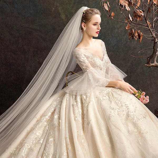 Élégant Champagne Robe De Mariée 2019 Robe Boule V-Cou En Dentelle Fleur Manches de cloche Dos Nu Cathedral Train