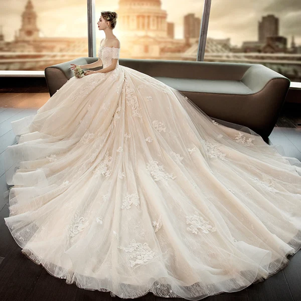 Élégant Ivoire Robe De Mariée 2019 Robe Boule Appliques En Dentelle Fleur De l'épaule Manches Courtes Dos Nu Royal Train
