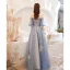Charmant Bleu Ciel En Dentelle Fleur Robe De Bal 2021 Princesse De l'épaule Ceinture Noeud Manches Courtes Dos Nu Longue Promo Robe De Ceremonie