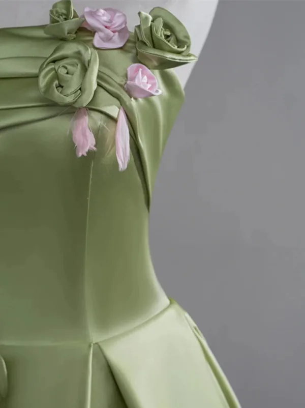 Elegant Sage Green Appliques Satin Prom Dresses 2025 A-Line / Princess Strapless Sleeveless Backless Prom Sweep Train Formal Dresses