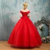 Eleganckie Czerwone Suknie Ślubne 2019 Suknia Balowa Przy Ramieniu Frezowanie Kryształ Kwiat Z Koronki Kótkie Rękawy Bez Pleców Długie