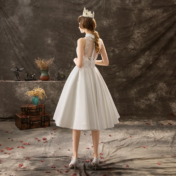 Modest / Simple Ivory Wedding Dresses 2019 A-Line / Princess High Neck Lace Flower Buttons Sleeveless Knee-Length