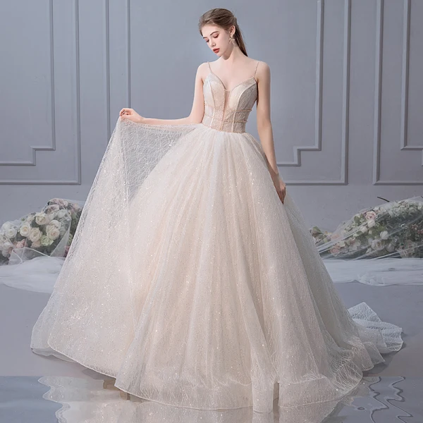 Élégant Champagne Robe De Mariée 2019 Robe Boule Bretelles Spaghetti Sans Manches Dos Nu Cathedral Train