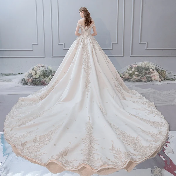 Luxe Champagne Robe De Mariée 2019 Robe Boule De l'épaule Perlage Paillettes En Dentelle Fleur Manches Courtes Dos Nu Royal Train