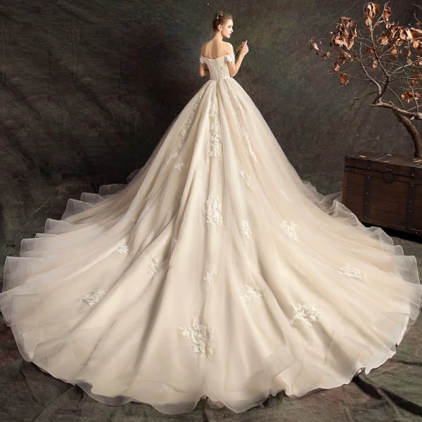 Chic / Belle Champagne Robe De Mariée 2019 Princesse De l'épaule Perle Appliques En Dentelle Fleur Manches Courtes Dos Nu Cathedral Train