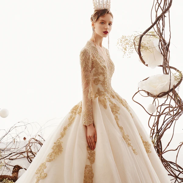 Luxus / Herrlich Champagner Brautkleider / Hochzeitskleider 2019 Ballkleid Tiefer V-Ausschnitt Perlenstickerei Spitze Blumen Lange Ärmel Rückenfreies Kathedrale Schleppe
